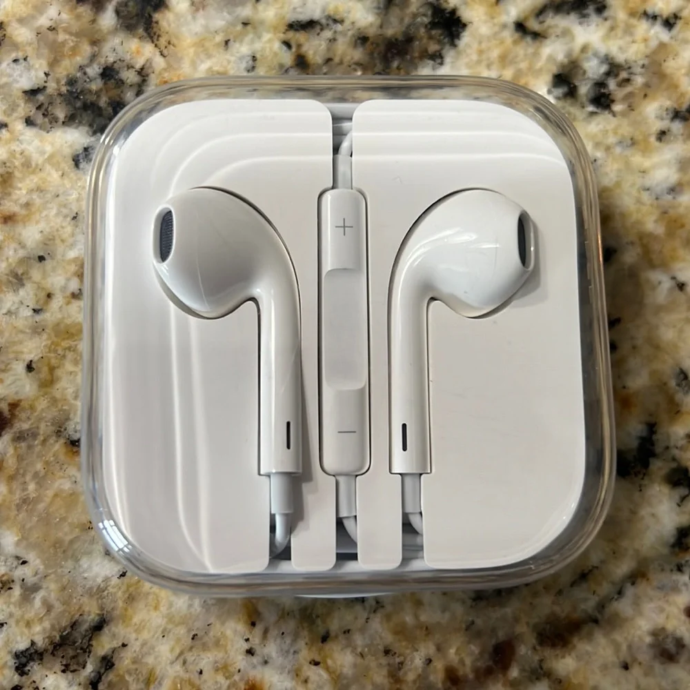 New Apple IPhone Ear Buds